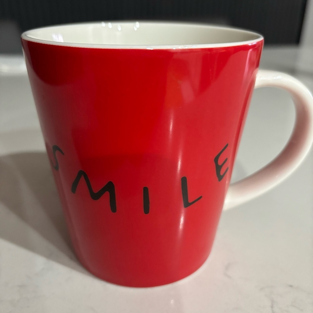Royal Doulton London Ellen Degeneres Smile Red Coffee Tea Mug Dish & Micro Safe